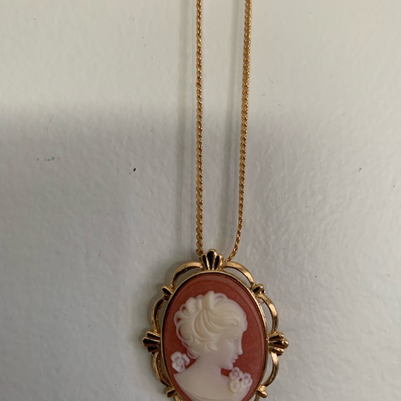 New vintage coral Cameo Pendant Necklace Right-facing - Picture 10 of 13